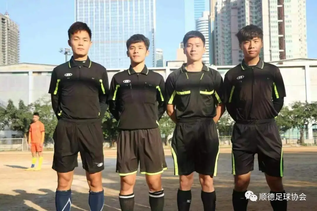 足球5人裁判制规则_五人足球裁判手势图解_五人足球裁判规则视频