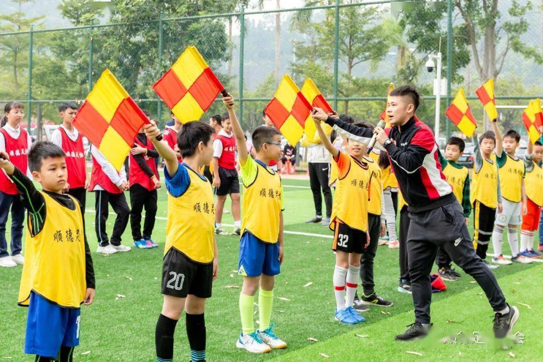 足球5人裁判制规则_五人足球裁判手势图解_五人足球裁判规则视频