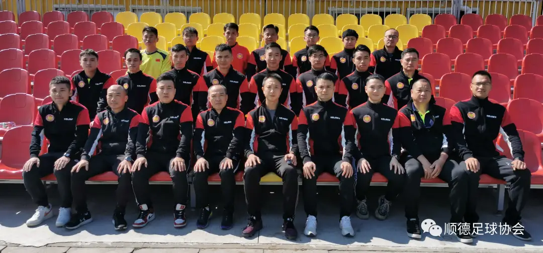 五人足球裁判手势图解_足球5人裁判制规则_五人足球裁判规则视频